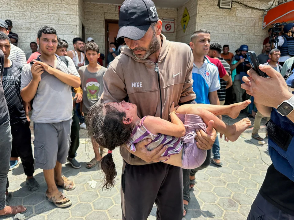 Informan más de 200 palestinos muertos en ataque israelí contra un campamento de refugiados en Gaza