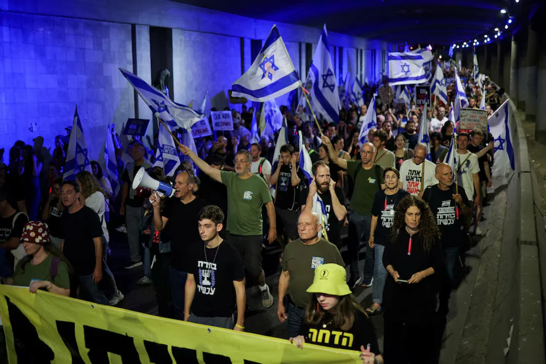 Manifestantes antigubernamentales israelíes se manifiestan en Jerusalén