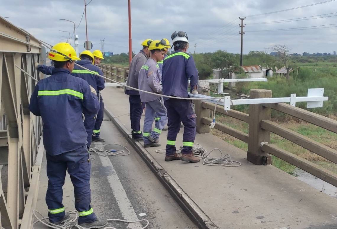 Puente Carretero: comenzó el montaje del andamio para ejecutar la reparación de la junta afectada