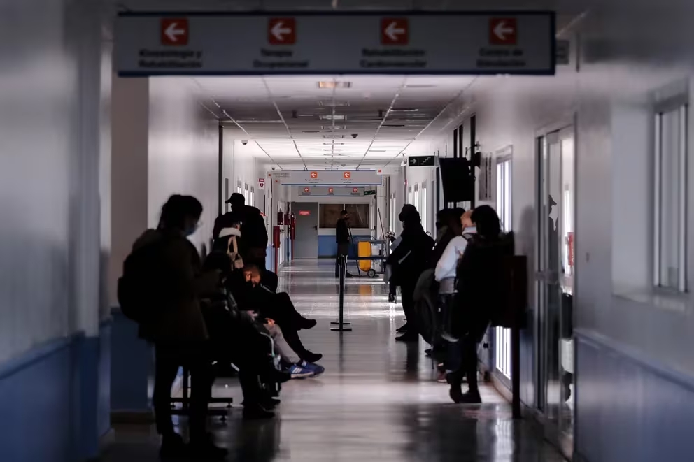 El Ministerio de Salud evalúa cobrar la atención a extranjeros en hospitales públicos