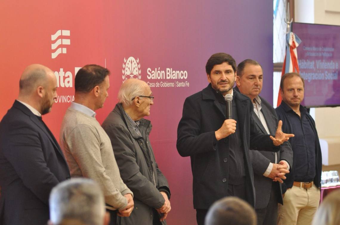 El Gobierno provincial firmó un convenio con Los Sin Techo para construir 600 unidades habitacionales en Santa Fe