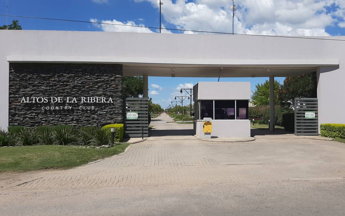 Ingreso a Altos de la Ribera, el barrio ubicado sobre el Acceso Norte. (Foto: STD)