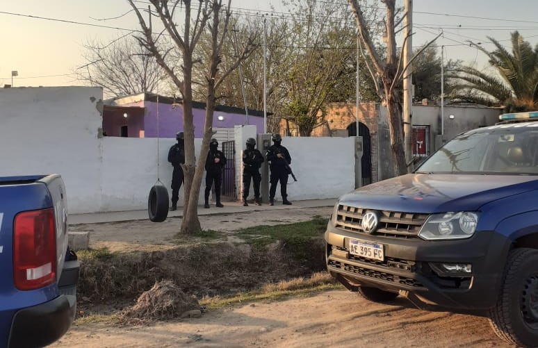 Detuvieron a un peligroso delincuente tras un allanamiento en barrio Santo Tomás de Aquino