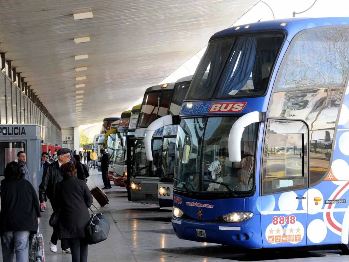 Se derogó la norma que establecía una ampliación del seguro obligatorio para el transporte de pasajeros de larga distancia.