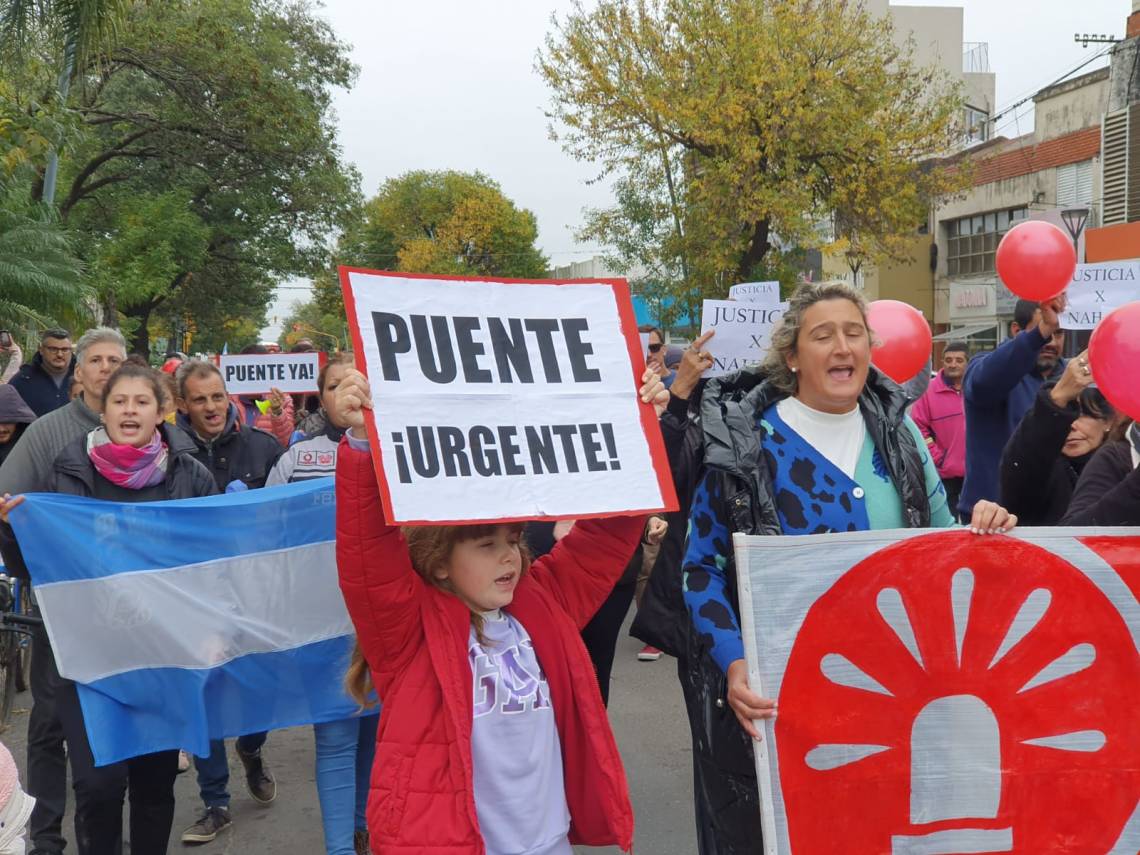 Vecinos y comerciantes se concentran este sábado para reclamar por la reparación del puente Carretero