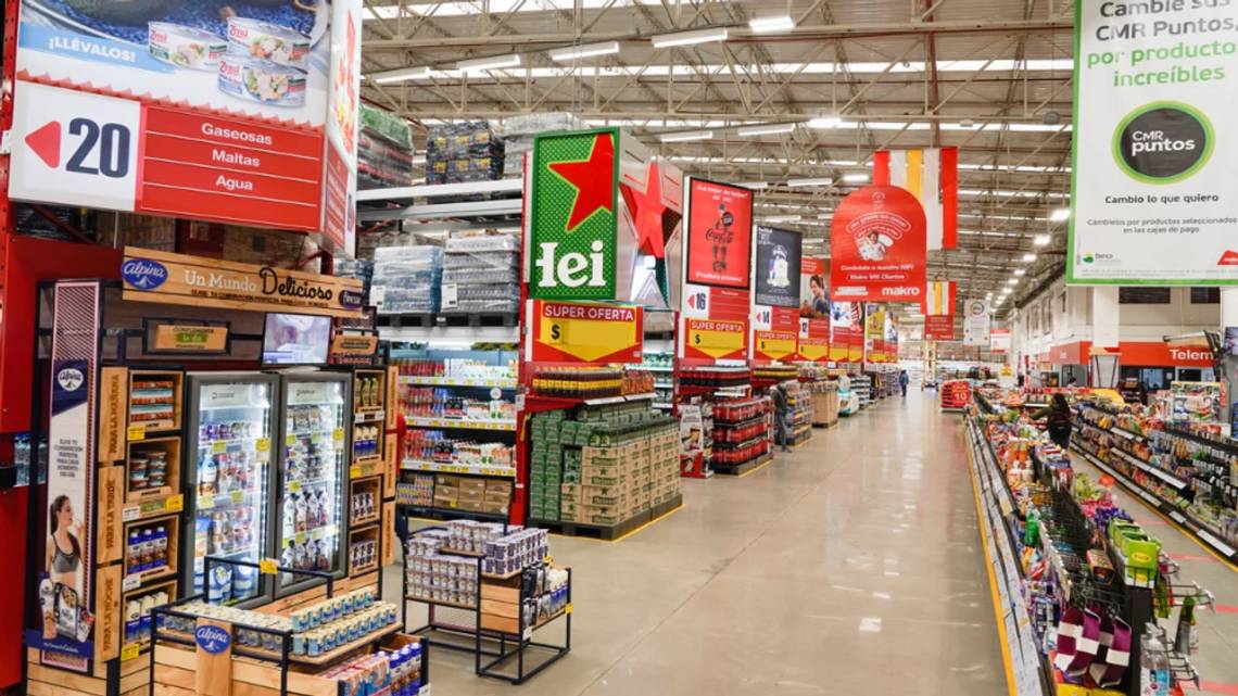 Mucha mercadería, pocos compradores, el mercado parece no dar lugar a tanta competencia mayorista. (Foto: NA)