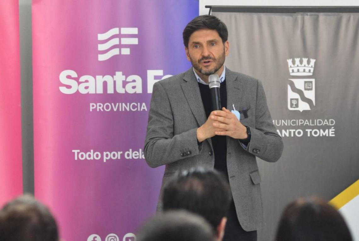 El gobernador, durante su visita a Santo Tomé. (Foto: GSF)