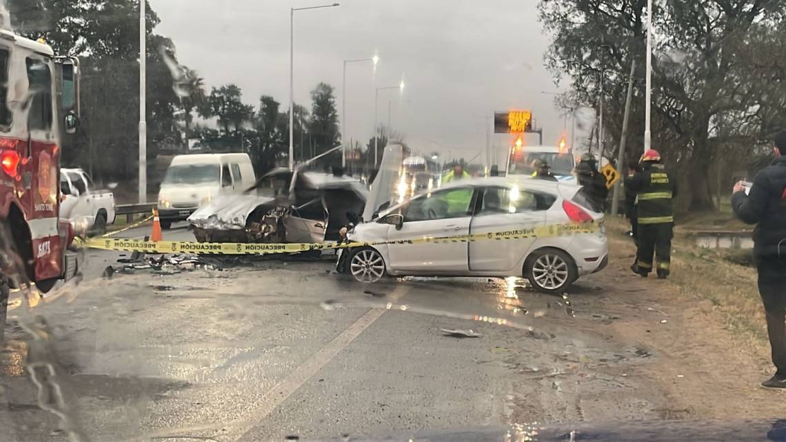 Violento choque entre dos autos en la Ruta 19