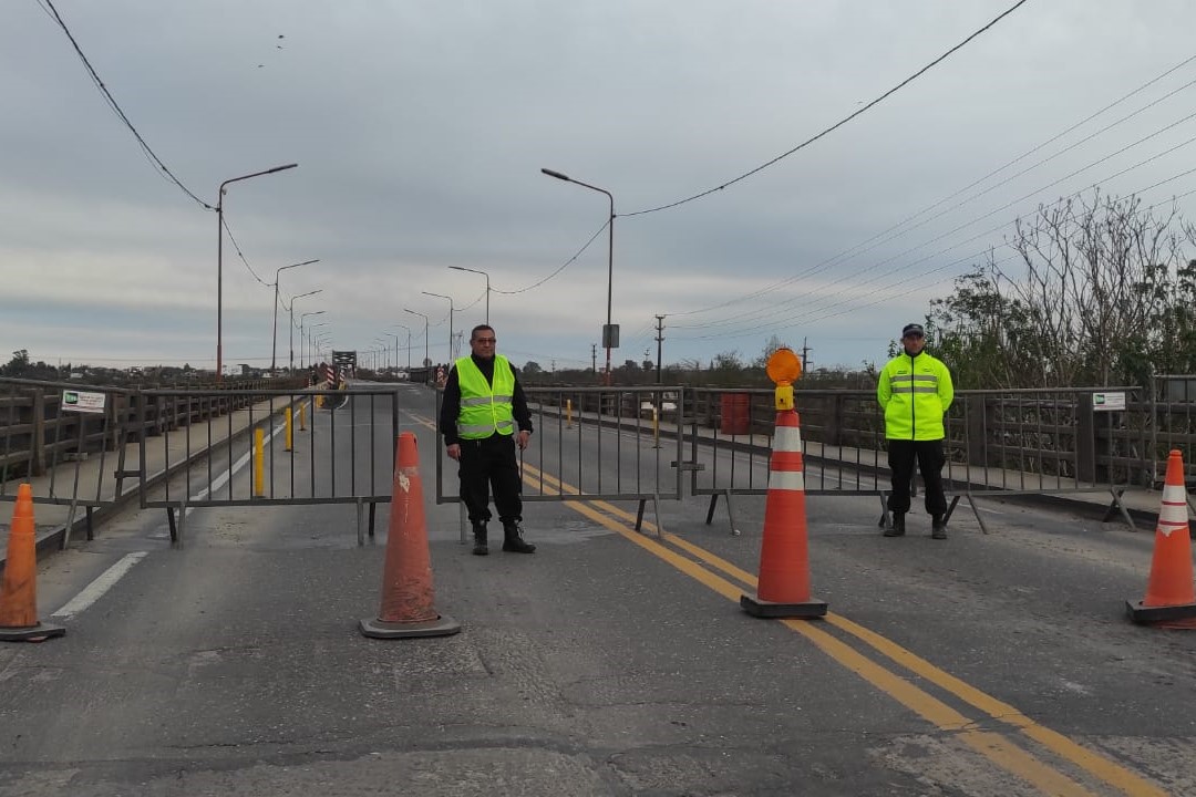 El puente está totalmente cerrado este miércoles. (Foto: Prensa Vialidad)