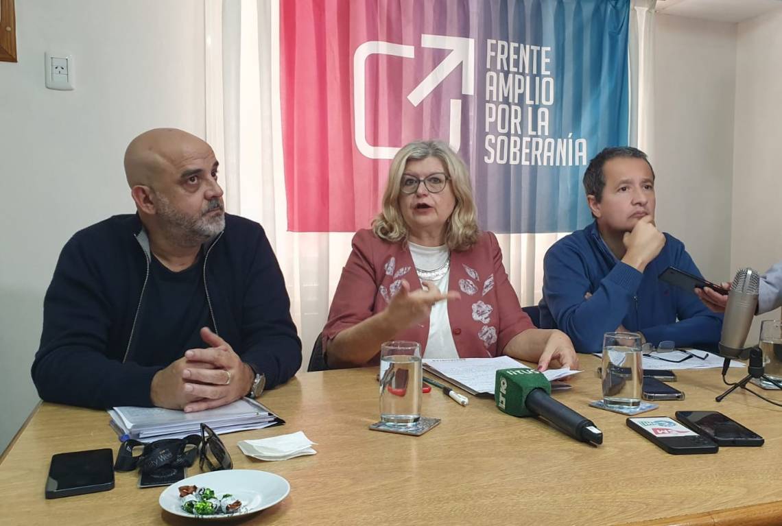 Los diputados del Frente Amplio por la Soberanía, en la conferencia de prensa. (Foto: STD)