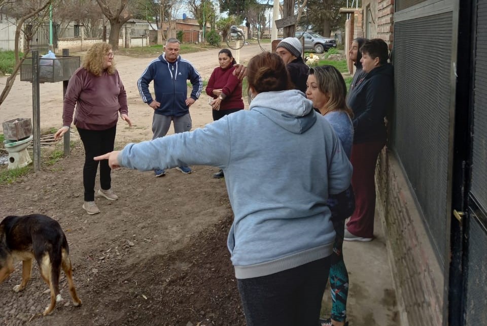 Chena, durante su visita a los vecinos de Mendoza al 4800. 