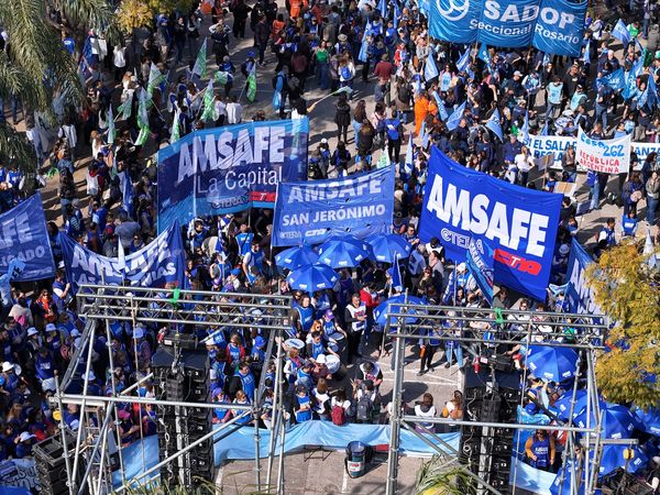 AMSAFE, en la manifestación de este jueves frente a la Legisatura. (Foto: STD)