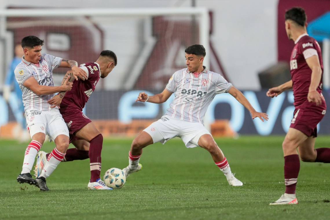 Unión rescató un punto en su visita a Lanús