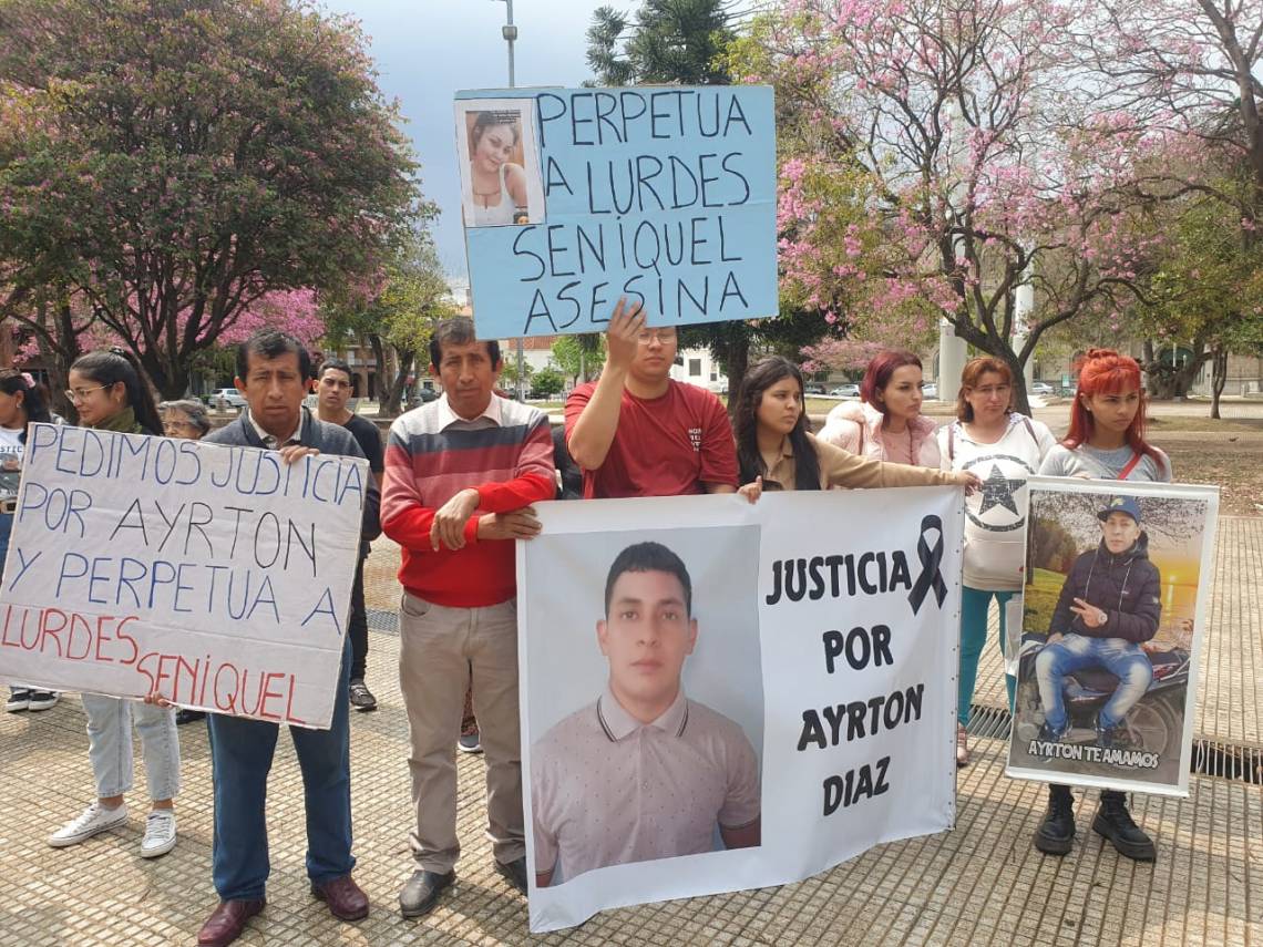 Familiares y allegados de Ayrton Díaz se manifestaron este lunes frente a Tribunales. (Foto: STD)