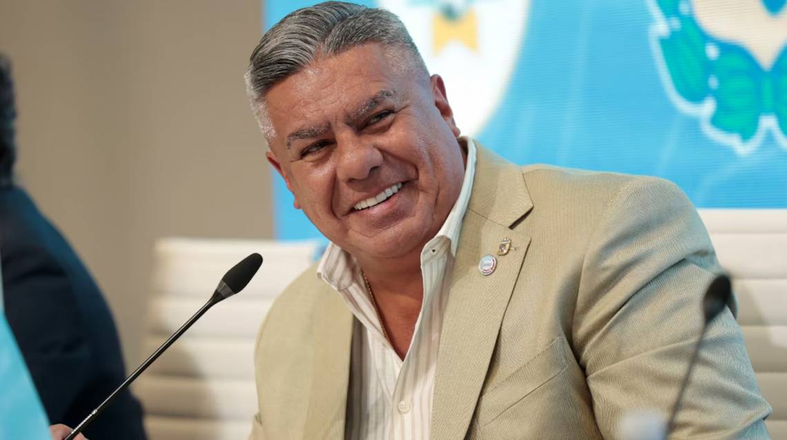 Claudio Tapia va por su tercer mandato como presidente de la AFA. (Foto: EFE)