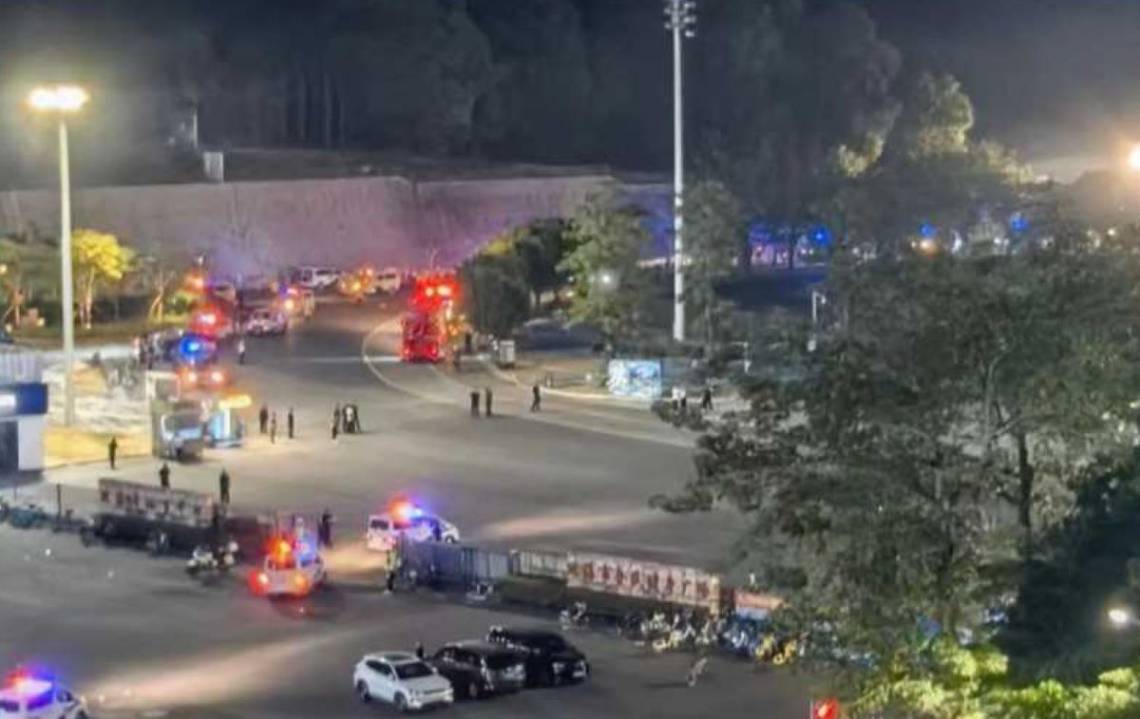 Un hombre atropelló a una multitud en China: mató a 35 personas e hirió al menos a otras 40 en las afueras de un estadio