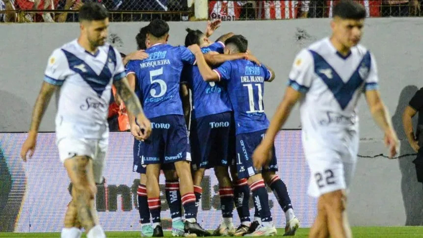 Unión consiguió un gran triunfo ante Vélez. (Crédito: Fotobaires)