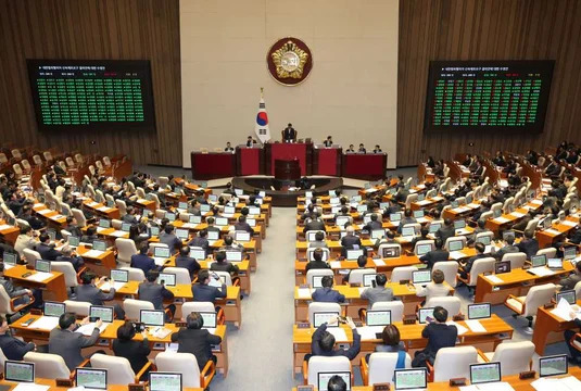 El Parlamento de Corea del Sur aprobó mociones para destituir al ministro de Justicia y al jefe de la Policía