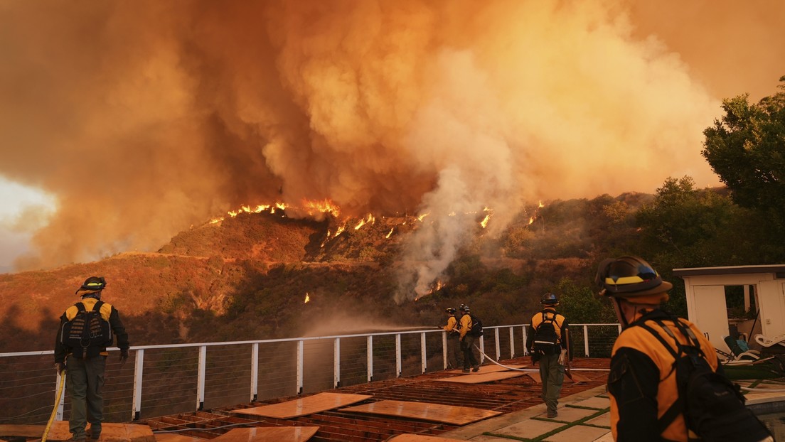 Asciende a 16 la cifra de muertos por incendios forestales en Los Ángeles