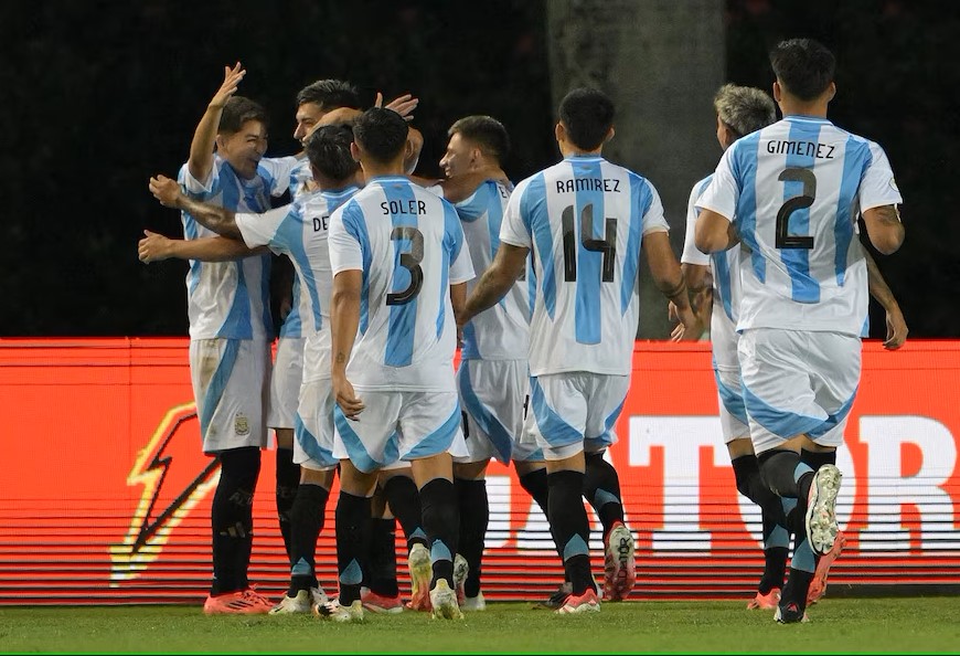 El equipo de Diego Placente venció 6-0 en su debut.