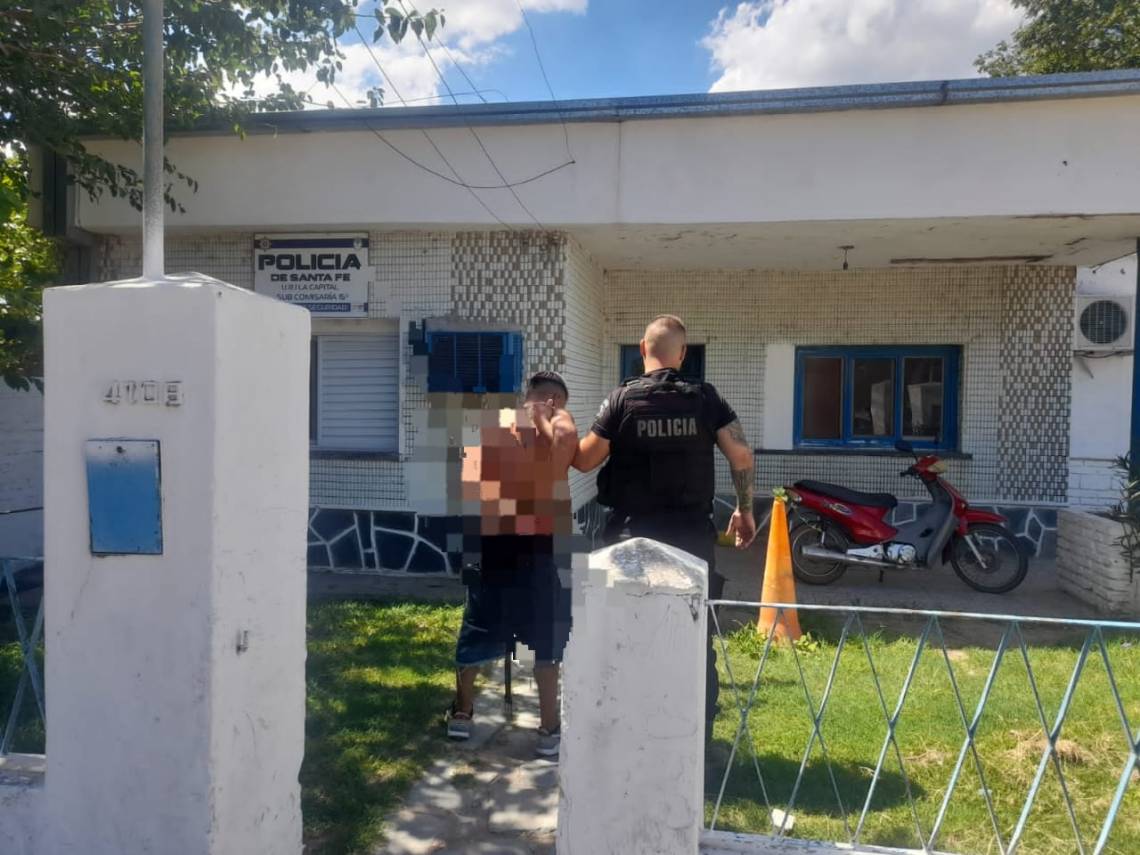 Robó un bolso y fue retenido por vecinos hasta la llegada de la policía