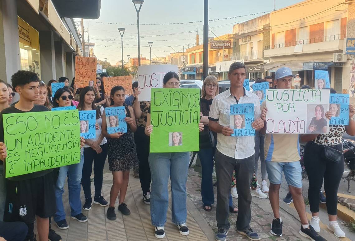 Familiares de Claudia Decurgez también se manifestarán este lunes frente a tribunales 