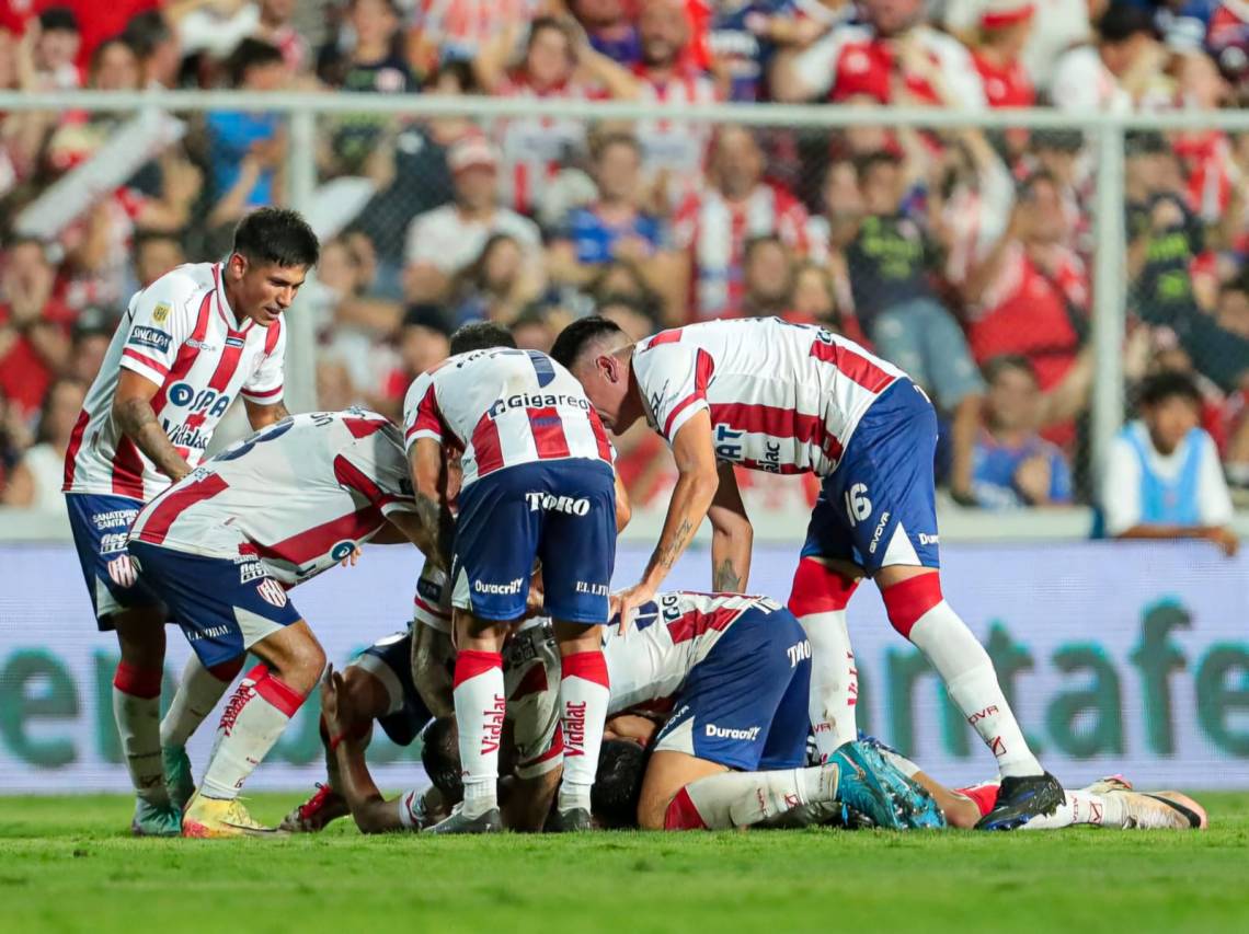 Unión venció a Banfield y tomó aire en la tabla.