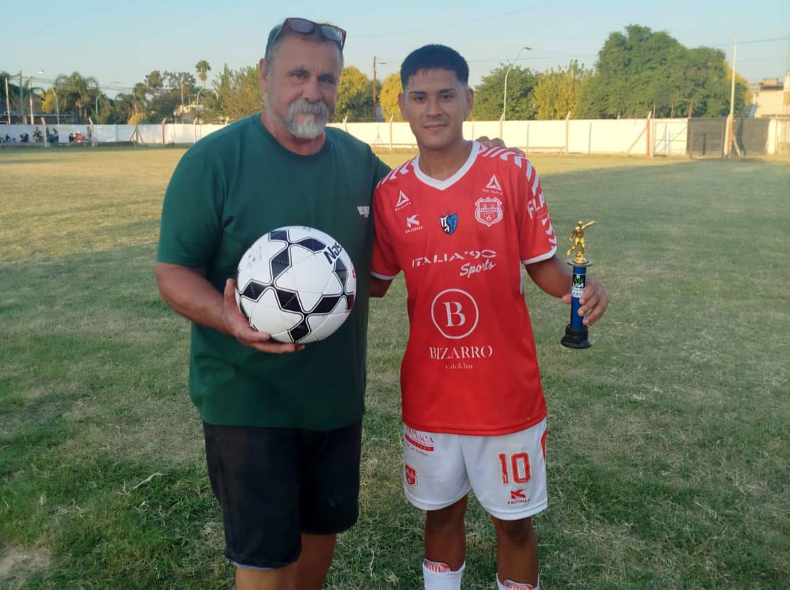 Dylan Maidana marcó 4 goles en el debut de Floresta.