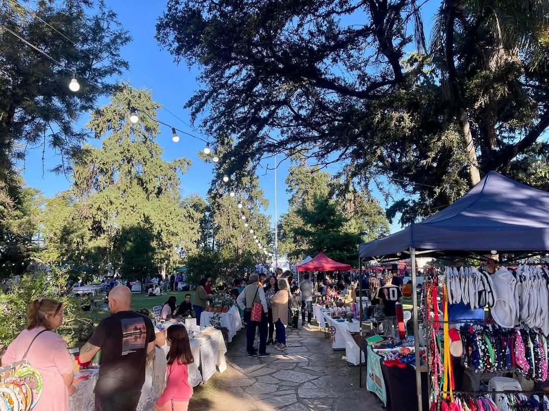 Este sábado vuelve la Feria de Emprendedoras a Plaza Libertad.