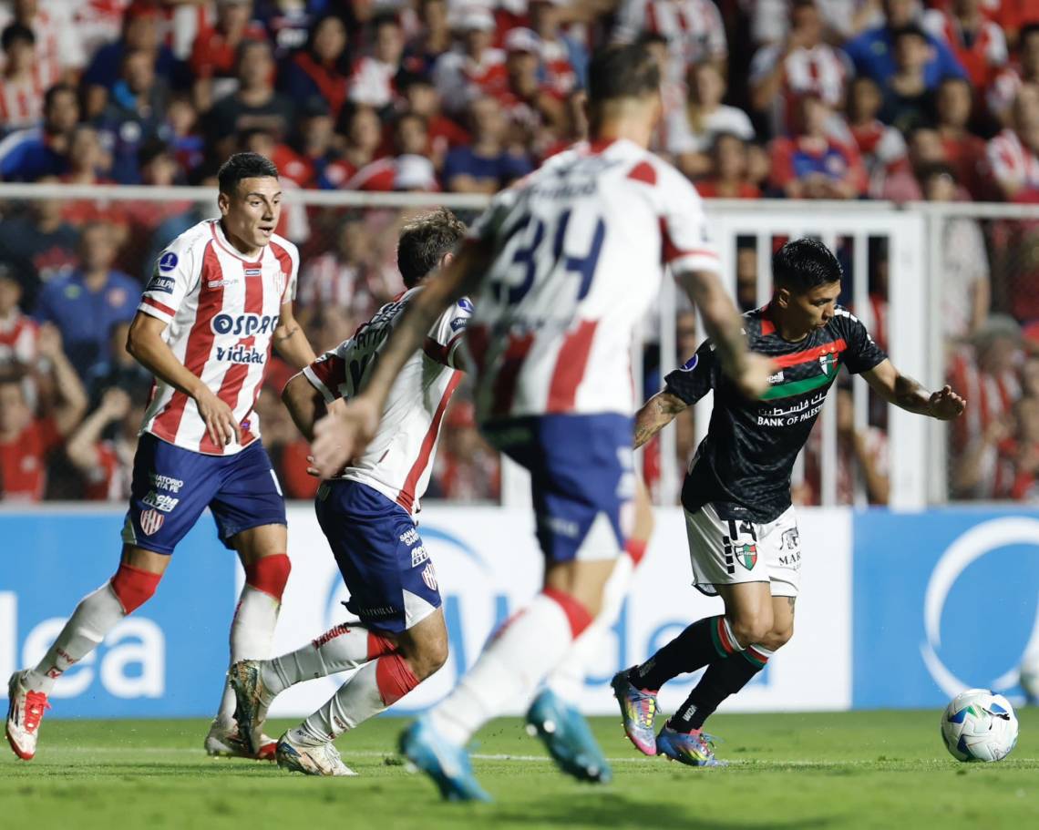 Unión cayó 2-1 ante Palestino y quedó al borde de la eliminación