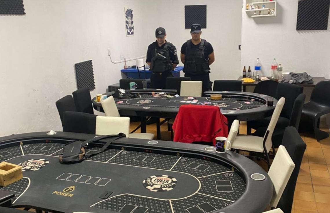 Rosario: la Policía desbarató un casino ilegal tras un llamado al 911 y detuvo a 10 personas