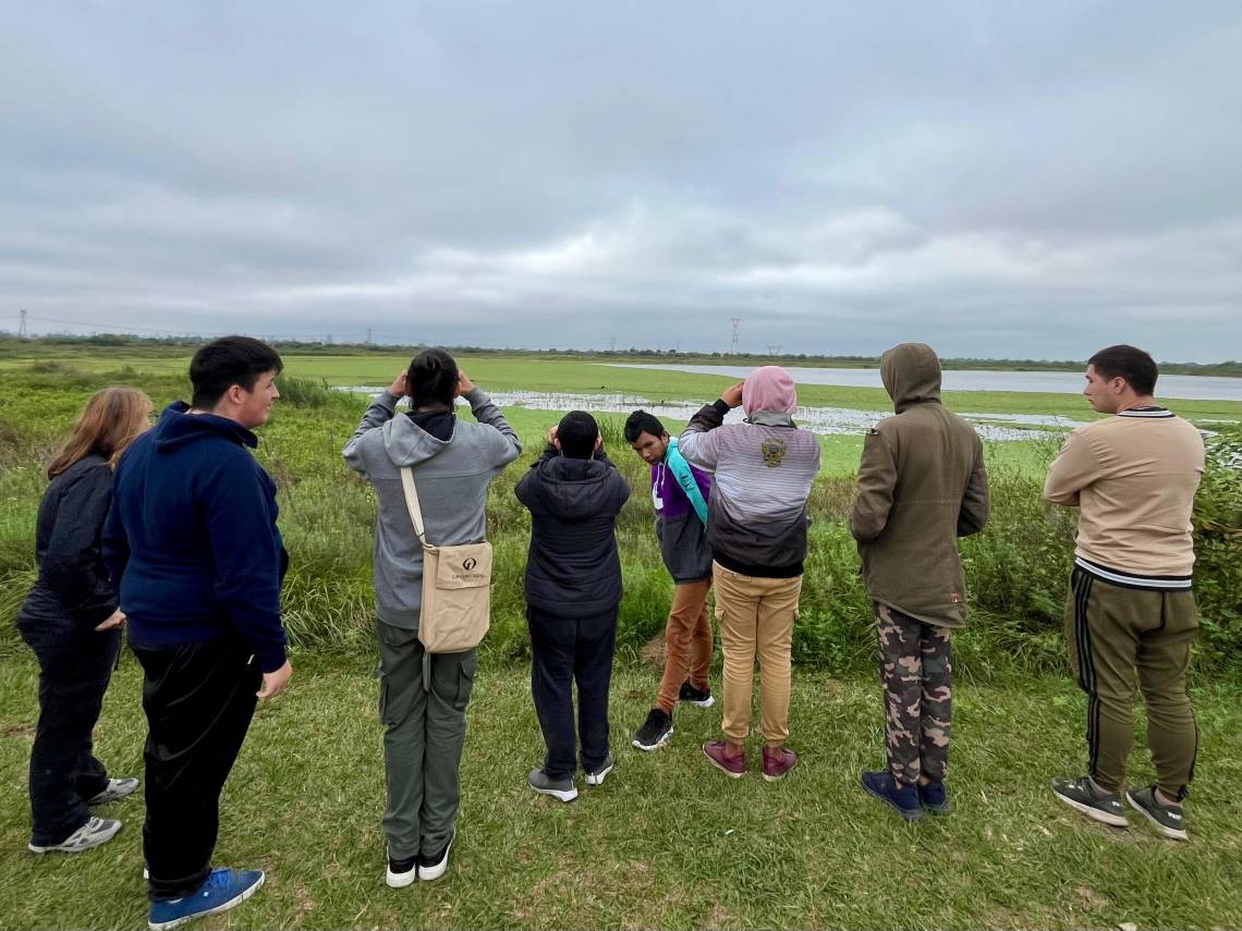 Avistaje y conciencia ecológica: actividad educativa por el Día Mundial de las Aves Migratorias