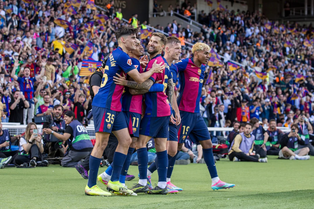Barcelona lo dio vuelta ante el Real Madrid y quedó al borde del título en LaLiga