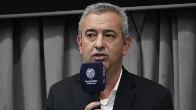 Javkin aumentó por decreto a los municipales y advirtió que descontará el día a quienes paren.
