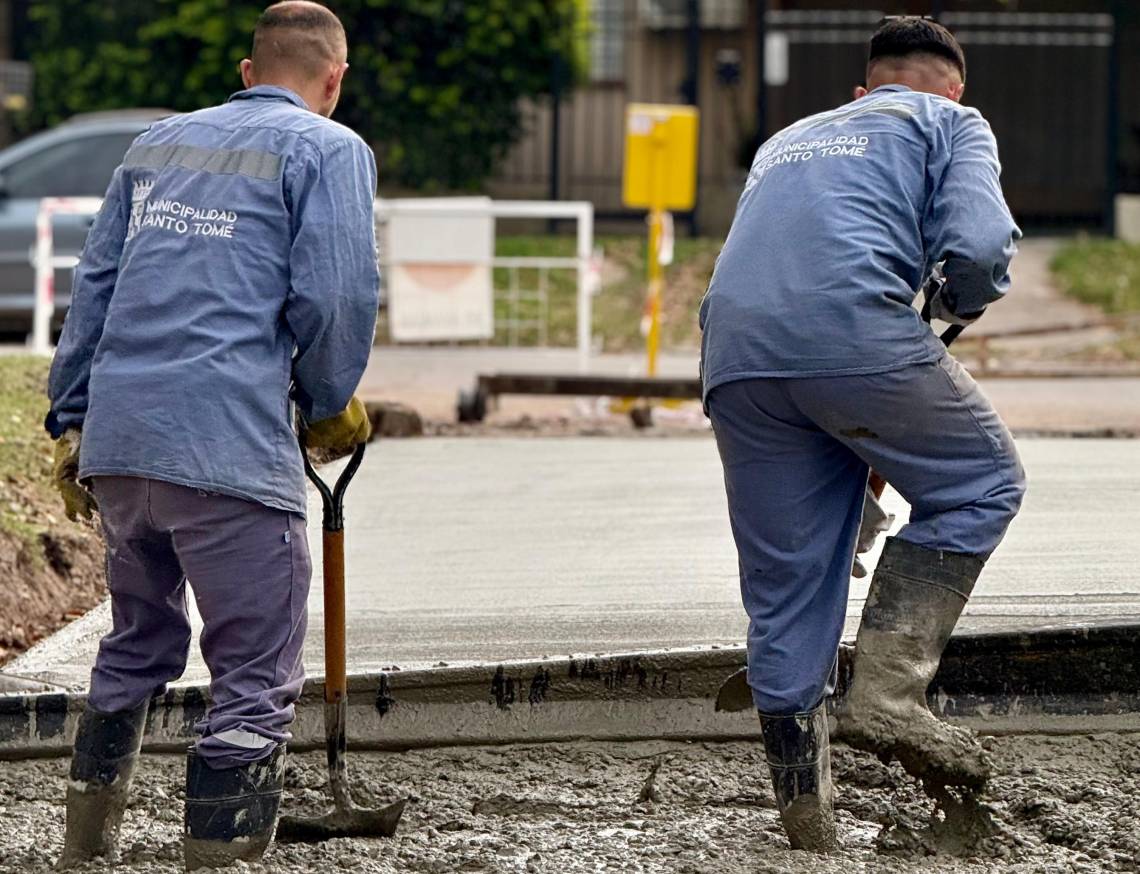 Plan de Pavimentación: aplicaron hormigón en la primera cuadra del Grupo 2