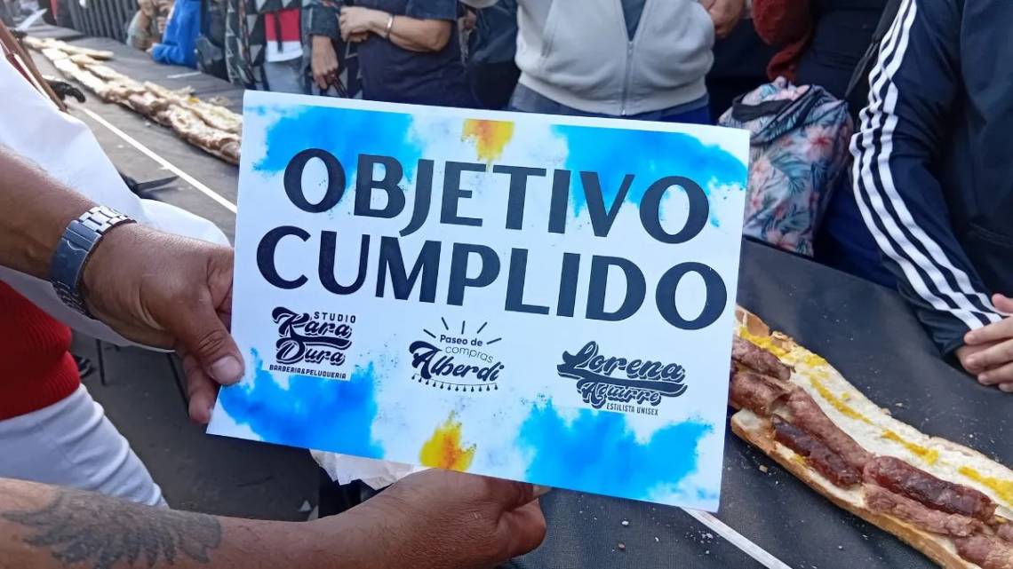 Récord mundial en Paseo Alberdi: 267,70 metros de choripán