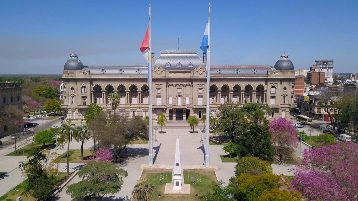 El Gobierno provincial pagará por decreto el aumento salarial a los docentes