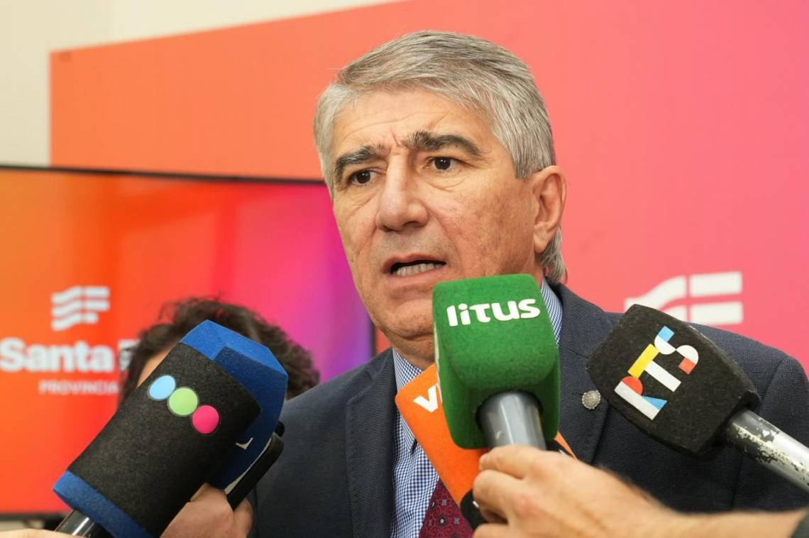 Tras anunciar el pago del aumento, el Gobierno apuntó contra los gremios: 