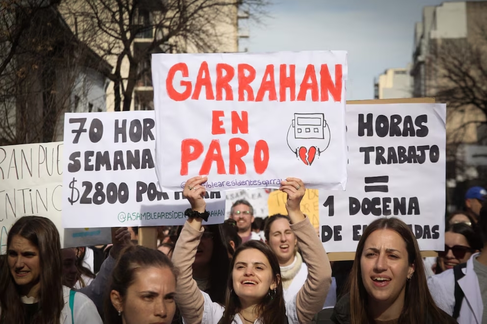 Garrahan: los residentes niegan el aumento anunciado y continúan el paro.