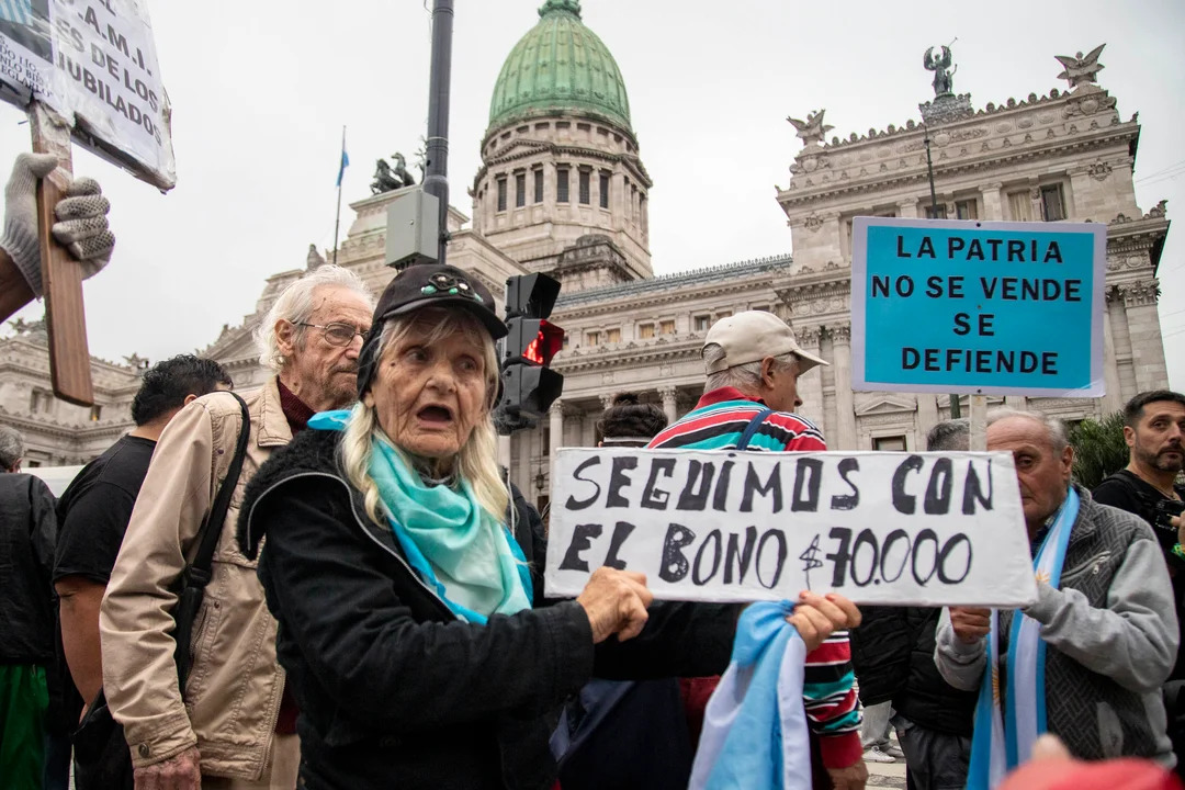 Con el apoyo de la calle, la oposición busca avanzar con jubilaciones y emergencia en discapacidad