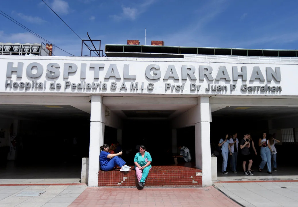 El Gobierno convocó para este miércoles a los gremios por la crisis del Garrahan