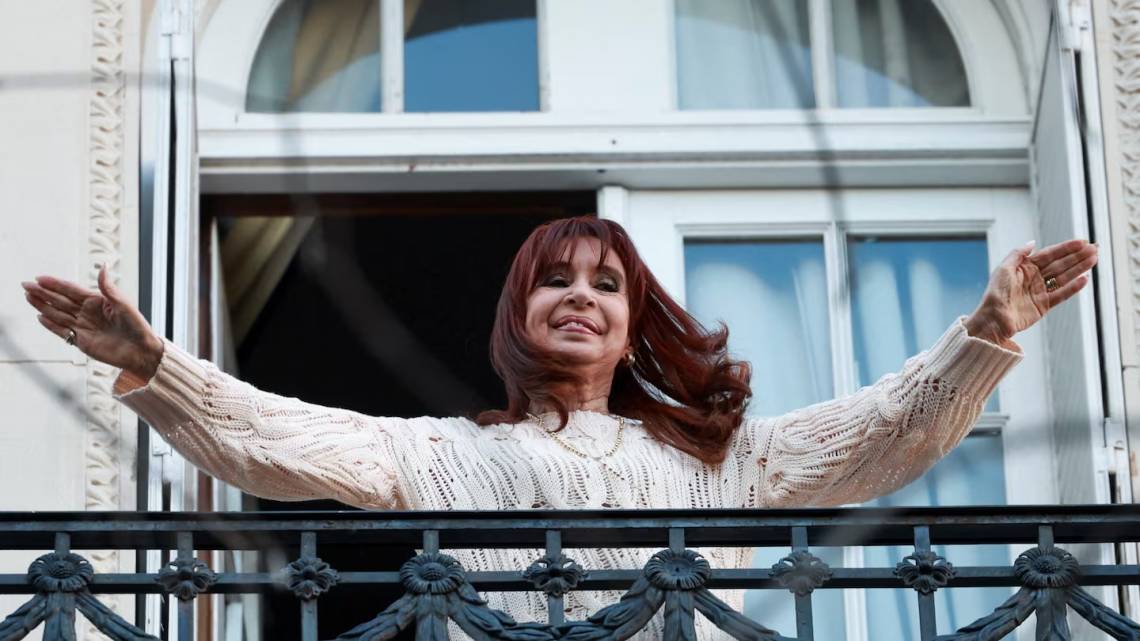 Cristina Kirchner podría acceder a la prisión domiciliaria antes del miércoles. (Foto: REUTERS/Cristina Sille).