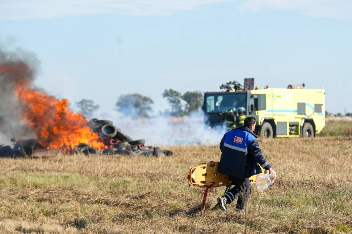 Realizaron un simulacro de accidente aeronáutico en el Aeropuerto de Sauce Viejo