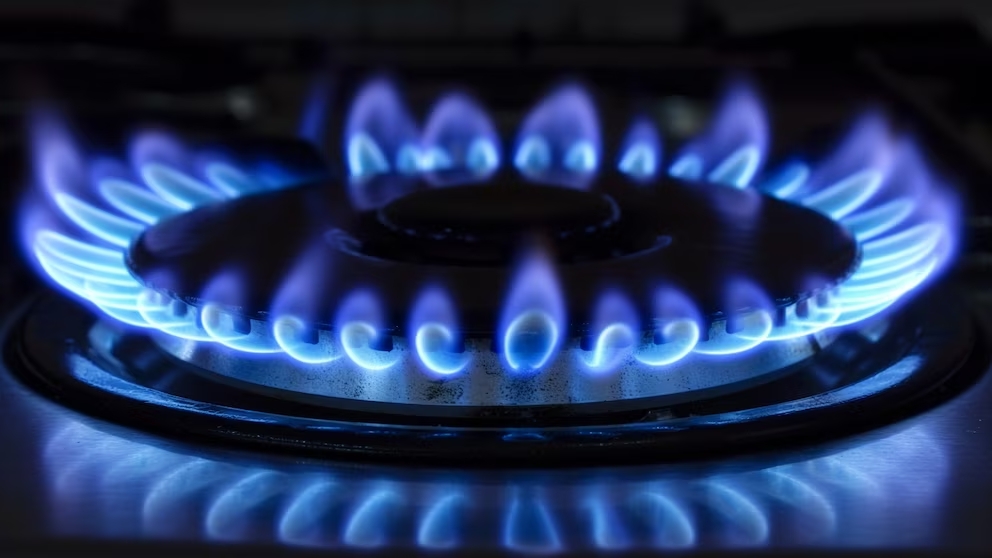 En medio de la crisis del gas, el Gobierno aumentó un recargo que impactará en la factura de los hogares