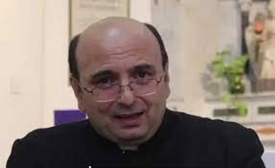 El padre argentino Gabriel Romanelli.