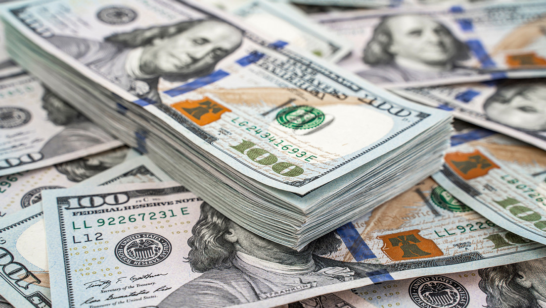 El dólar oficial subió $25 y cerró en su máximo desde la salida del cepo. (Crédito: Sergey Dolgikh / Gettyimages.ru)