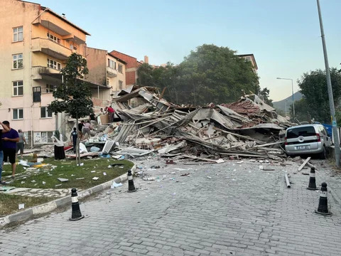 Un sismo de magnitud 6,1 deja un muerto y 29 heridos en el noroeste de Turquía