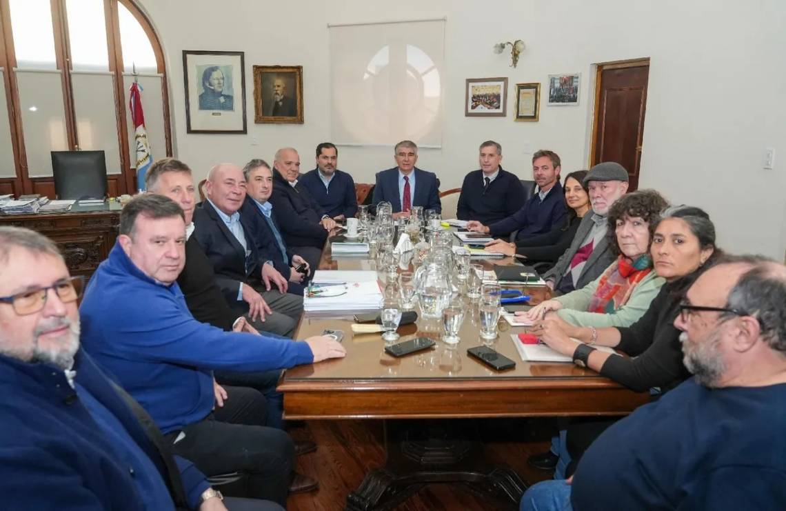 Paritaria central: el Gobierno de Santa Fe propuso un incremento salarial del 7% a estatales. (Foto: gentileza)
