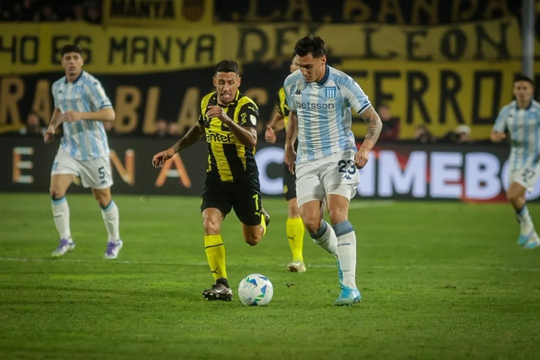 Racing perdió ante Peñarol y definirá la serie en Avellaneda
