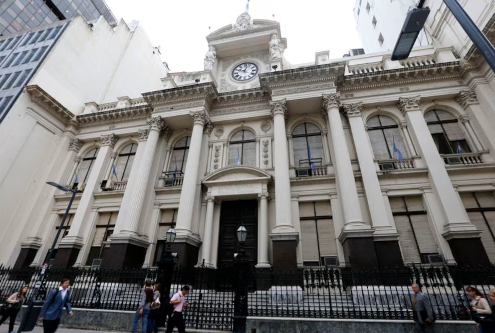 Para evitar presiones sobre el dólar, el BCRA modificó las reglas del mercado